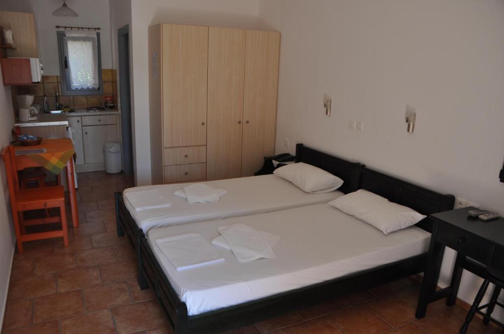 Petradi Aparthotel Livadi  Room photo